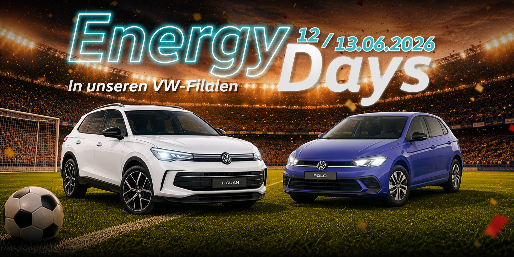 Weißer Volkswagen Tiguan und blauer Volkswagen Polo auf einem Fußballfeld in einem beleuchteten Stadion mit Fußball und Konfetti