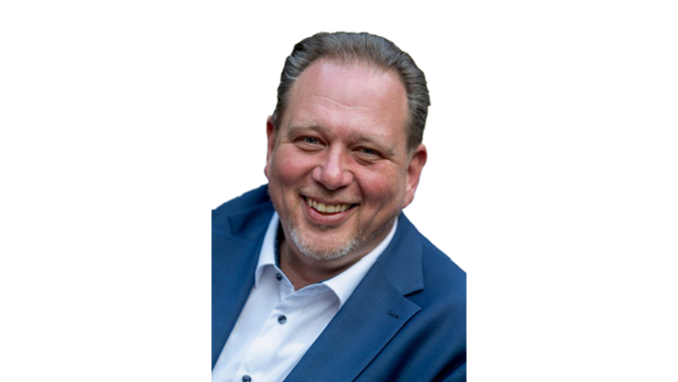 Portrait von Dirk Hochscheid. Mitarbeiter der Autowelt Schmidt.
