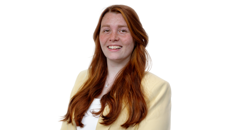 Portrait Foto: Cora Kieber, Mitarbeiterin der Autowelt Schmidt.