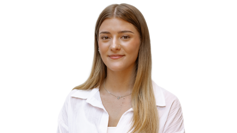 Portrait Foto: Luana Schröder, Auszubildende der Autowelt Schmidt.