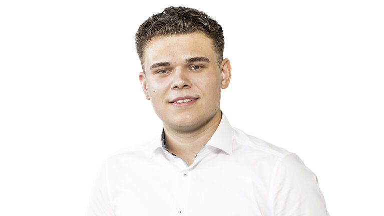 Portrait von Marcel Burzyk. Mitarbeiter der Autowelt Schmidt.