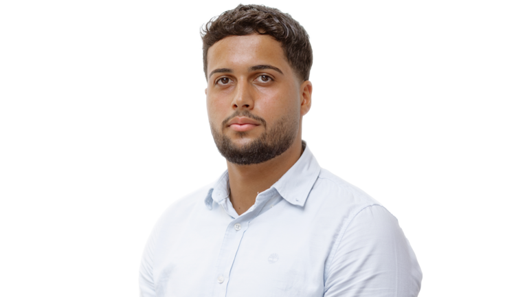 Portrait von Sozdar Boz. Auszubildener der Autowelt Schmidt.