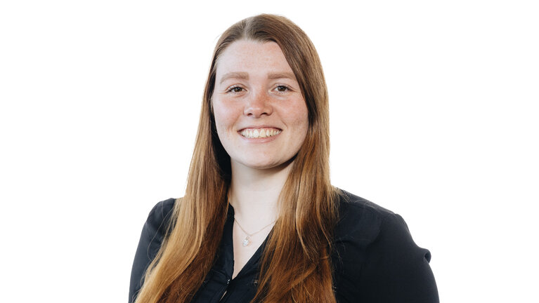 Portrait von Cora Kieber. Marketingleitung der Autowelt Schmidt.