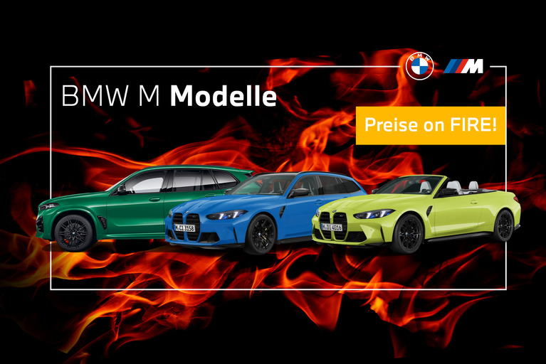 Vier BMW M Modelle (grün, blau, silber, gelb) auf schwarzem Hintergrund mit roten Flammen. Text: BMW M Modelle und ein gelber Banner mit Preise on FIRE!