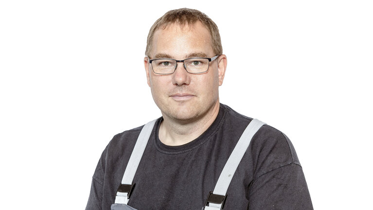 Portrait von Andreas Sell- KFZ Mechatronkiker bei Autowelt Schmidt in Soest