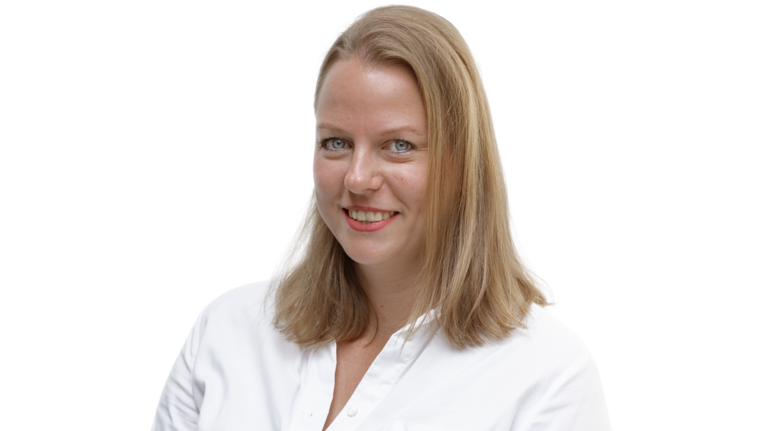 Portrait Foto: Franka Jablonsky, Mitarbeiterin der Autowelt Schmidt.