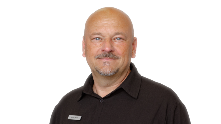 Portrait Foto: Martin Ligendza, Mitarbeiter der Autowelt Schmidt.