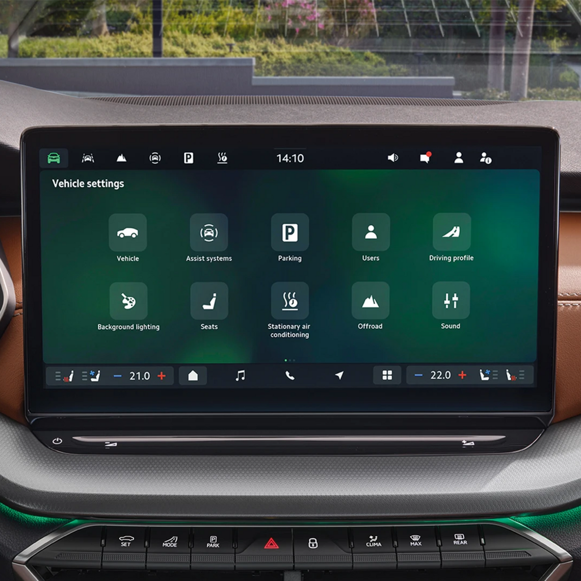 Großes Touchdisplay eines Škoda Octavia zeigt Fahrzeugmenü mit vielen Einstellungsmöglichkeiten wie beispielsweise Parken, Fahrzeuginformationen, Benutzer, Sound oder Sitzheizung.