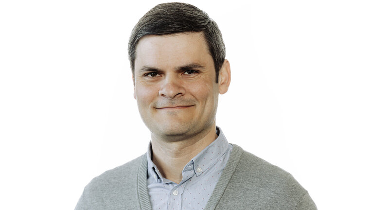 Portrait von Evgheni Mihu. Mitarbeiter der Autowelt Schmidt.
