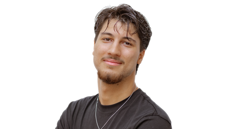 Portrait Foto: Danilo Agliuzza, Auszubildender der Autowelt Schmidt.