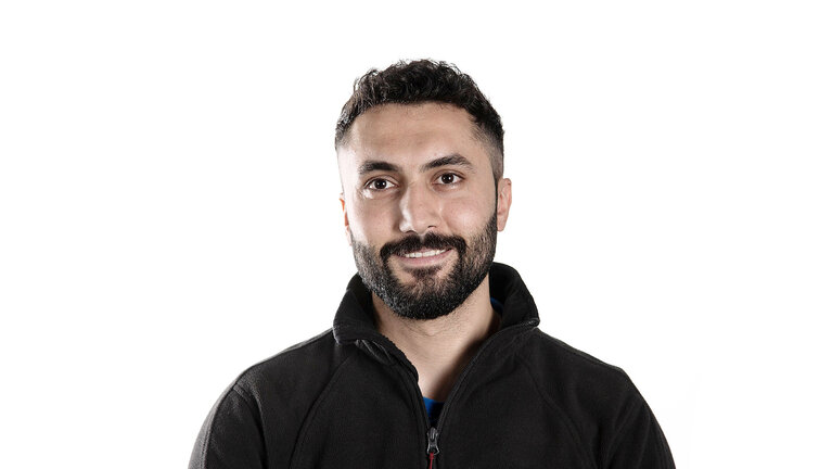 Portrait Alan Chiri. KFZ-Mechatroniker bei BMW