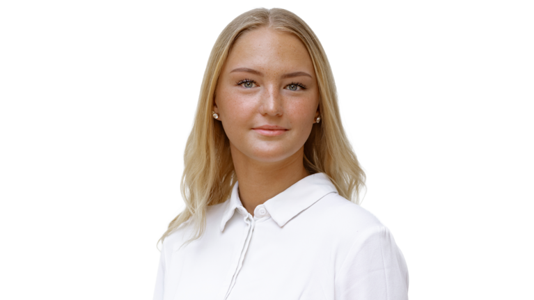 Portrait von Nicole Hunker. Auszubildene der Autowelt Schmidt.