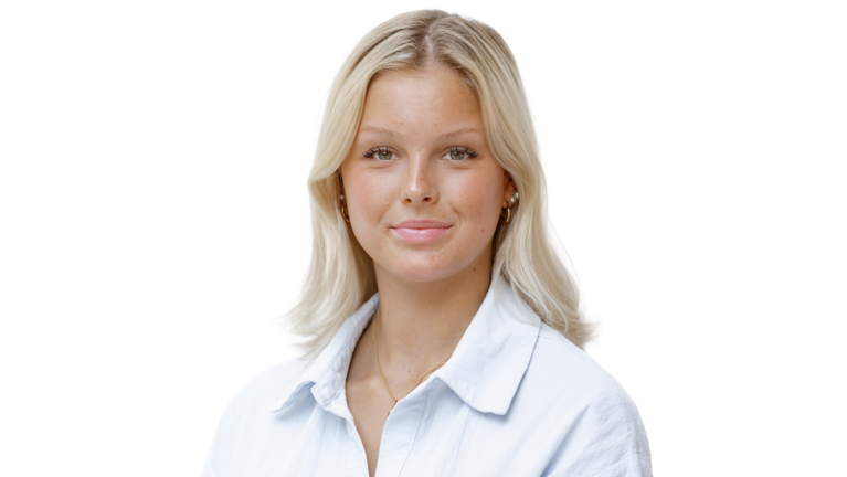 Portrait Foto: Julia Huhnhold, Auszubildende der Autowelt Schmidt.