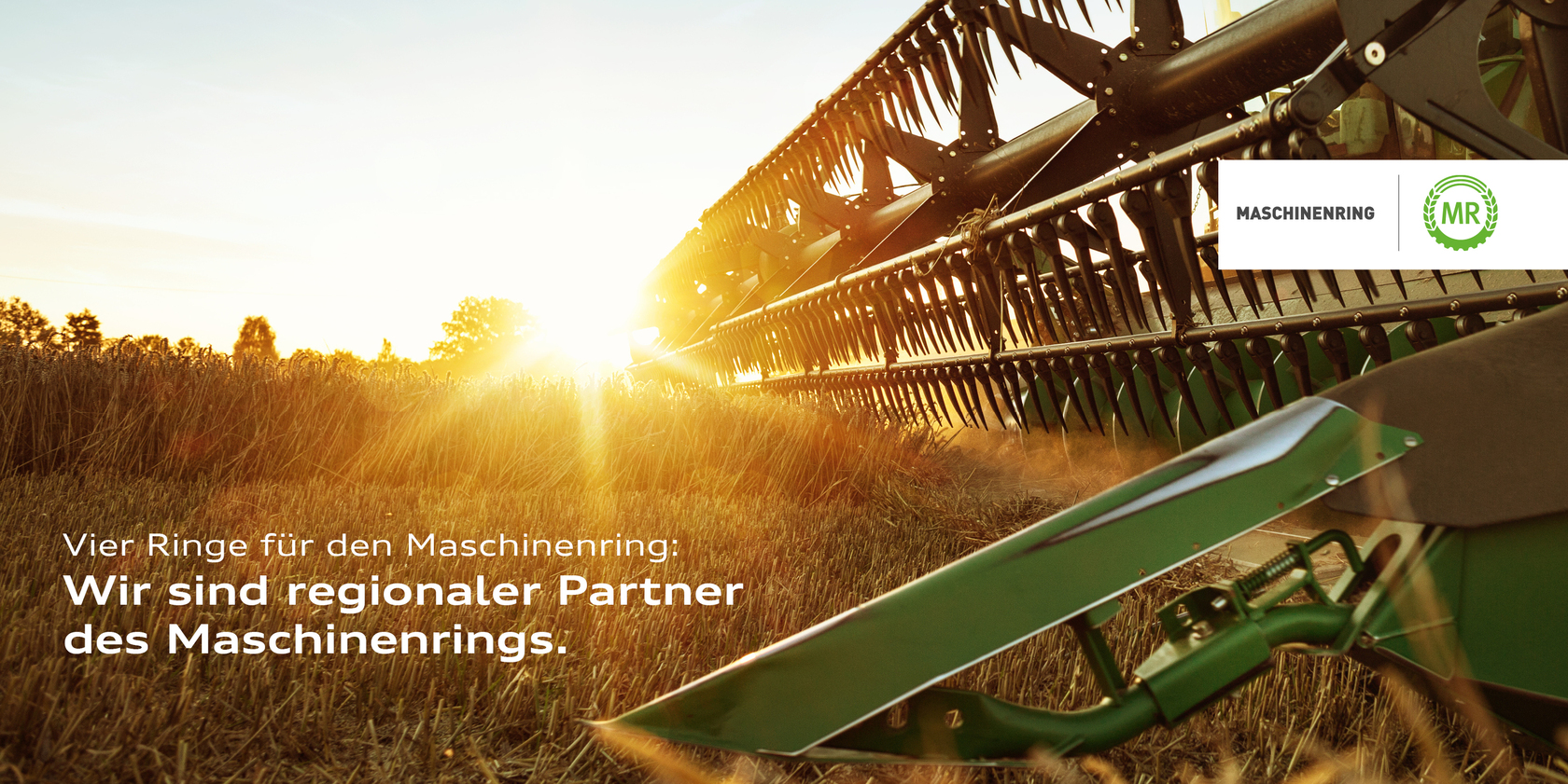 Nahaufnahme eines Mähdreschers bei Sonnenuntergang. Rechts im Bild das Maschinenring Logo, unten links im Bild der weiße Text: "Vier Ringe für den Maschinenring. Wir sind regionaler Partner des Maschinenrings." Betont die Partnerschaft von Audi und Maschinenring