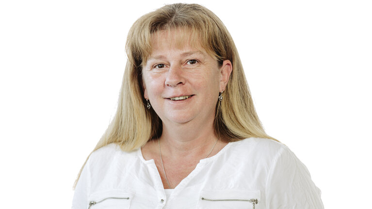 Portrait von Meike Berkenkamp. Mitarbeiterin in der Autowelt Schmidt