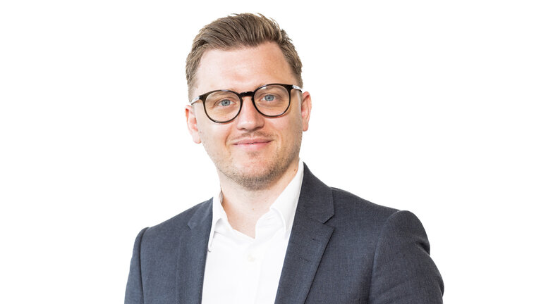 Sebastian Schmeißer. Mitarbeiter der Autowelt Schmidt