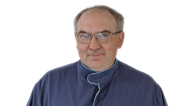 Portrait Foto: Andreas Krethke, Mitarbeiter der Autowelt Schmidt.
