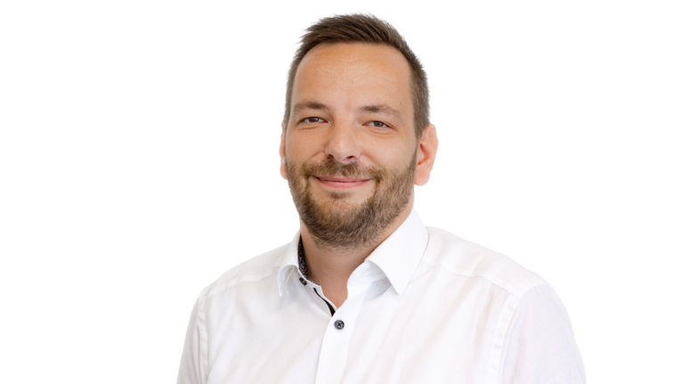 Portrait Foto: Kai Klein, Mitarbeiter der Autowelt Schmidt.