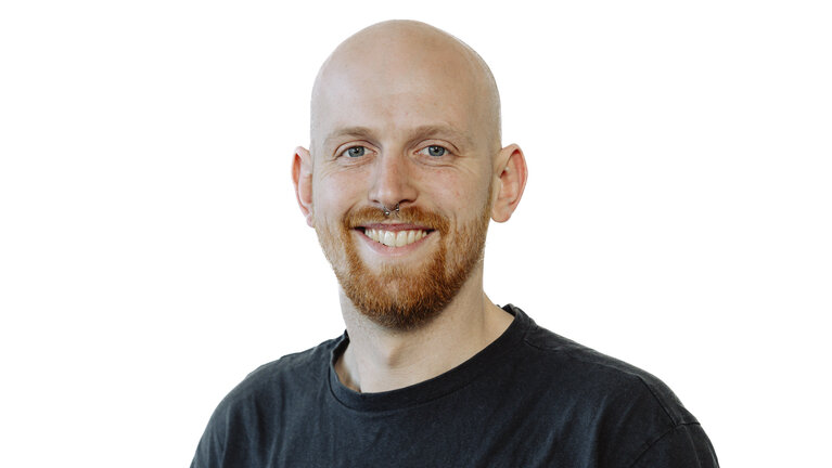 Portrait von Rene Zang. Mitarbeiter der Autowelt Schmidt.