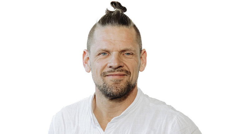 Portrait von Marcel Quast. Mitarbeiter der Autowelt Schmidt