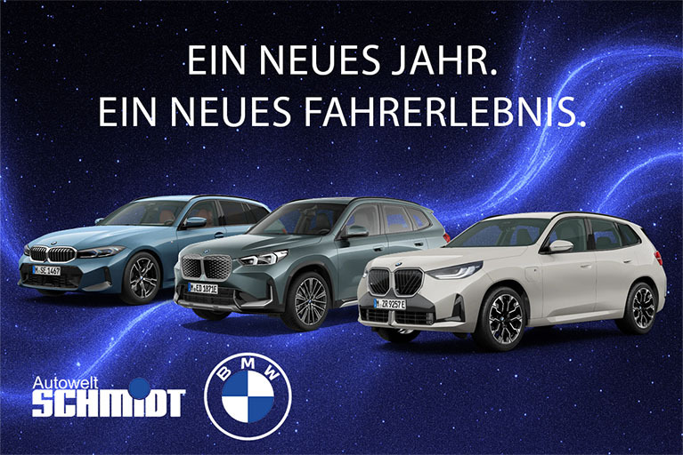 Drei BMW Modelle vor blauem, dynamischem Hintergrund mit dem Schriftzug ‚Ein neues Jahr. Ein neues Fahrerlebnis.‘ und den Logos von BMW und Autowelt Schmidt