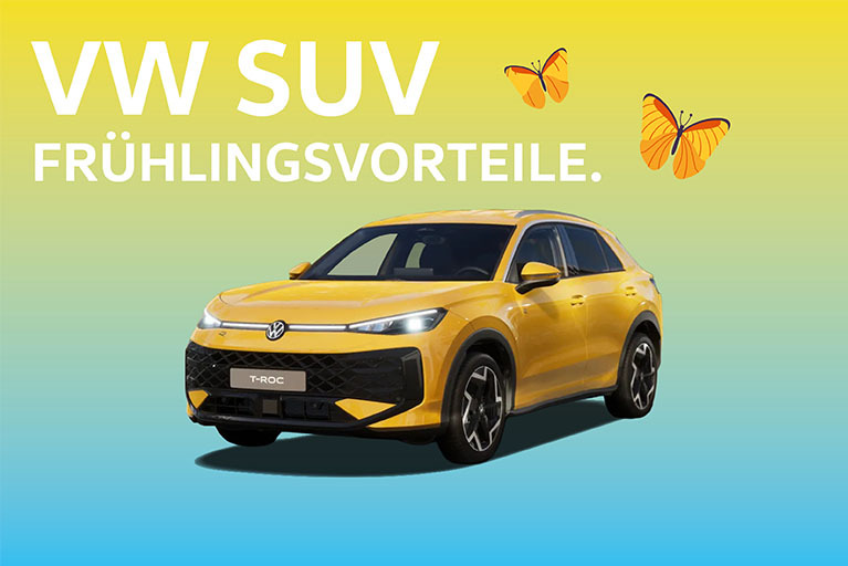 VW T-roc in Gelb vor farbigen Hintergrund und mit Schmetterlingen.