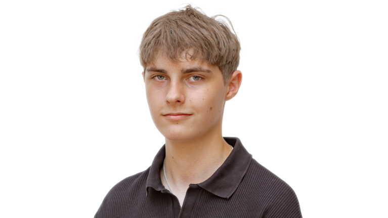Portrait Foto: Jan Kociucki, Auszubildender der Autowelt Schmidt.