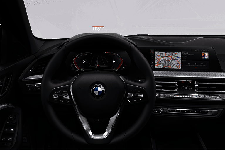 Modernes Cockpit des BMW 1er mit digitalem Kombiinstrument, Head-Up Display und großem Navigationsdisplay.