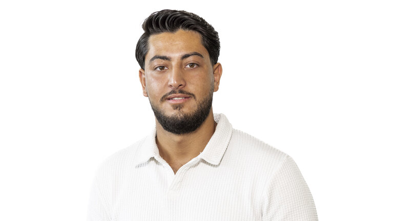 Portrait von Oguzhan Aha. Mitarbeiter der Autowelt Schmidt.