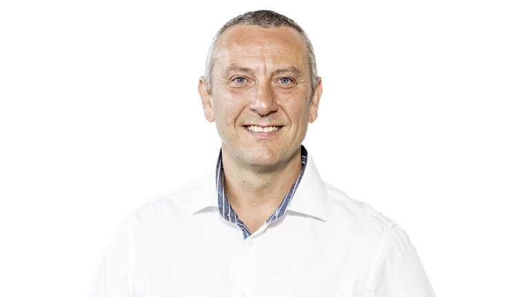 Portrait von Martin Janke. Mitarbeiter der Autowelt Schmidt.