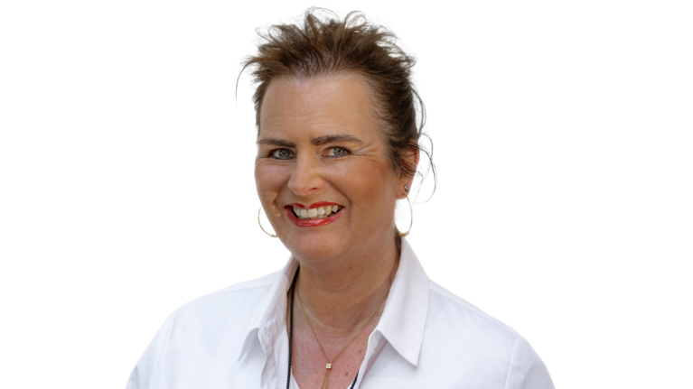 Portrait von Silivia Neumann. Mitarbeiterin der Autowelt Schmidt.