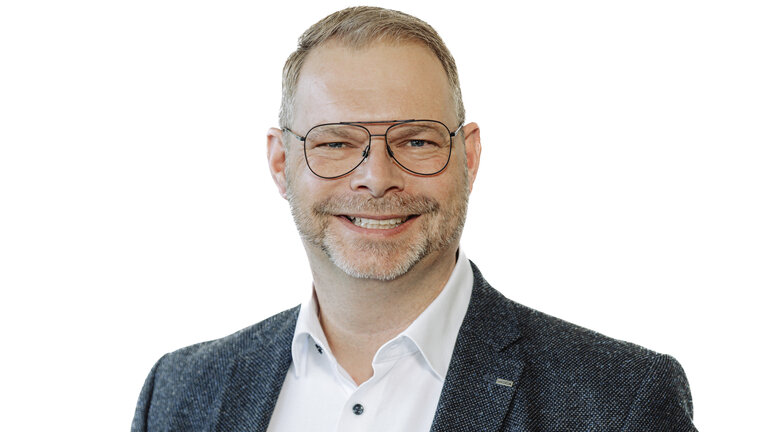 Portrait von Markus Venemann. Mitarbeiter der Autowelt Schmidt