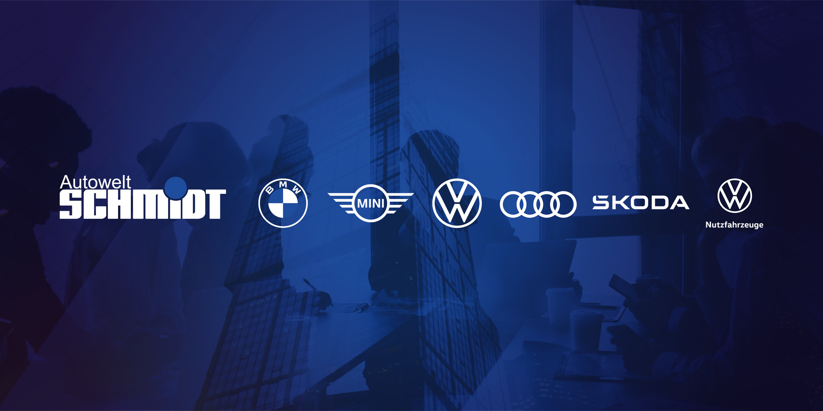 Blauer Hintergrund mit weißem Logo der Autowelt Schmidt links mittig, daneben die Markenlogos von BMW, MINI, Volkswagen, Audi, Škoda und Volkswagen Nutzfahrzeuge.