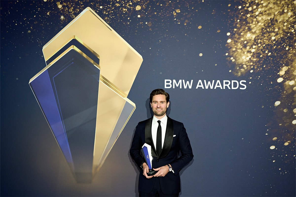 Geschäftsführer mit BMW Preis "Best in Luxury" 