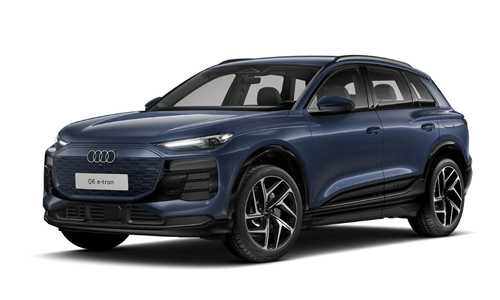Dunkelblauer Audi Q6 e-tron in Front- und Seitenansicht vor weißem Hintergrund