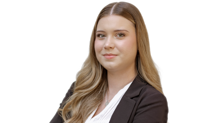 Portrait von Tabea Boinus. Mitarbeiterin der Autowelt Schmidt.